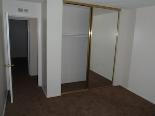 1 of the 2 regular bedrooms (these are the same)